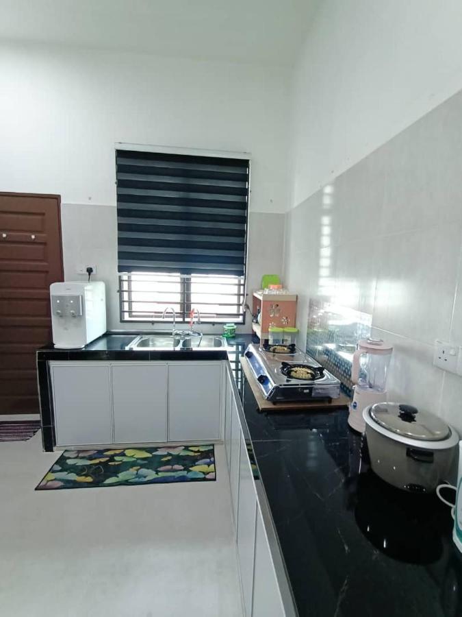 Homestay Kemaman Fyna07 Banglo Mewah 5 Km Dari Pantai Kijal Exterior photo